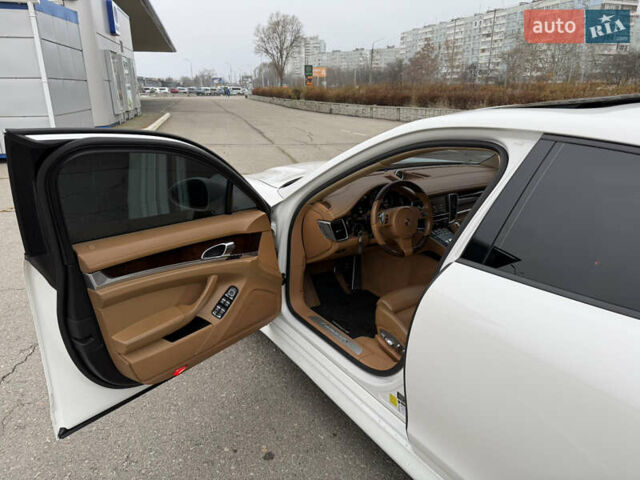 Білий Порше Panamera, об'ємом двигуна 4.8 л та пробігом 210 тис. км за 21500 $, фото 29 на Automoto.ua