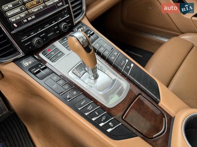 Білий Порше Panamera, об'ємом двигуна 4.8 л та пробігом 210 тис. км за 21500 $, фото 39 на Automoto.ua