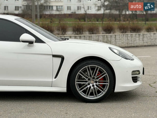 Білий Порше Panamera, об'ємом двигуна 4.8 л та пробігом 210 тис. км за 21500 $, фото 13 на Automoto.ua