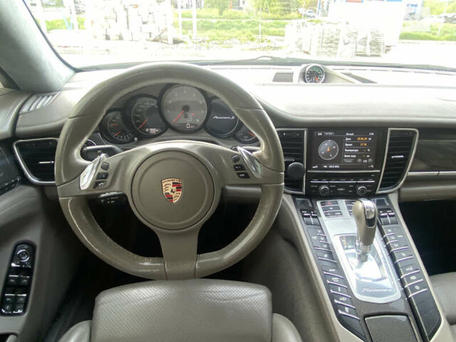 Білий Порше Panamera, об'ємом двигуна 4.81 л та пробігом 119 тис. км за 23450 $, фото 52 на Automoto.ua