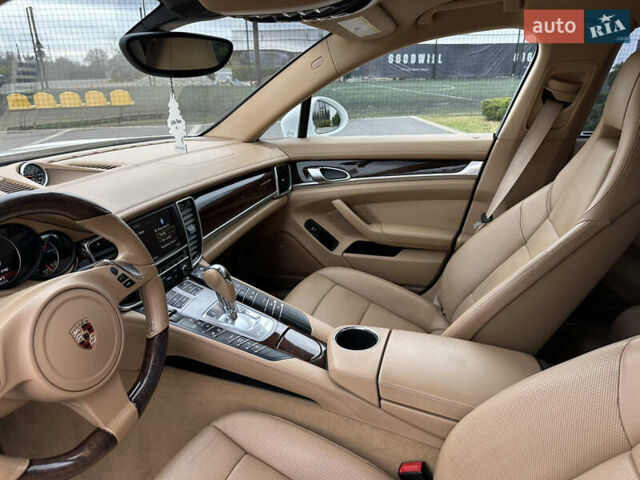 Білий Порше Panamera, об'ємом двигуна 4.8 л та пробігом 180 тис. км за 16350 $, фото 32 на Automoto.ua