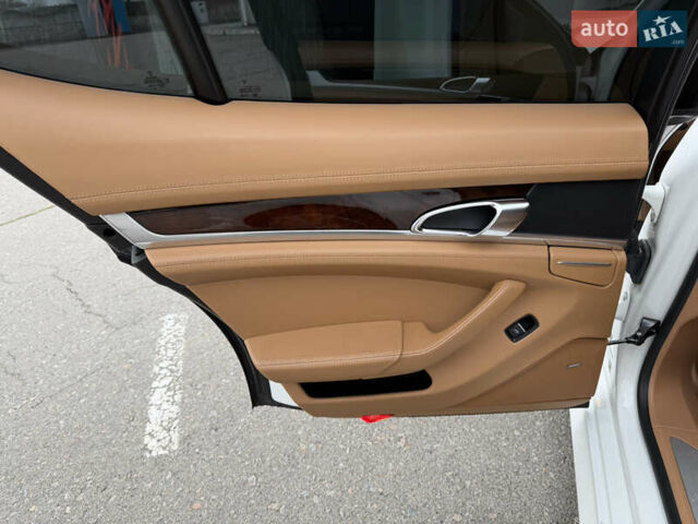 Білий Порше Panamera, об'ємом двигуна 4.8 л та пробігом 210 тис. км за 21500 $, фото 31 на Automoto.ua