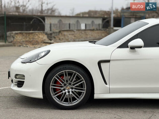 Білий Порше Panamera, об'ємом двигуна 4.8 л та пробігом 210 тис. км за 21500 $, фото 4 на Automoto.ua