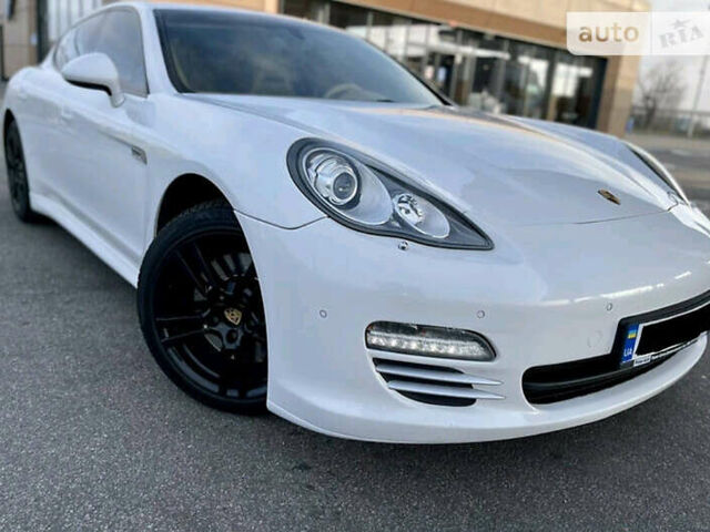 Білий Порше Panamera, об'ємом двигуна 3.6 л та пробігом 135 тис. км за 23009 $, фото 1 на Automoto.ua