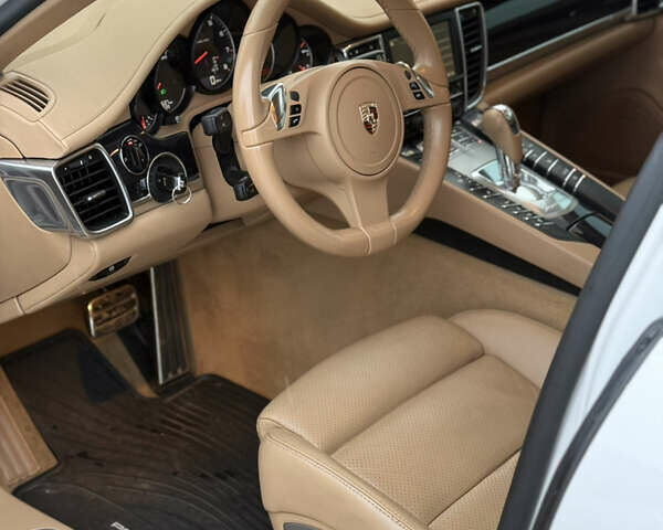 Белый Порше Панамера, объемом двигателя 3.6 л и пробегом 125 тыс. км за 17999 $, фото 13 на Automoto.ua