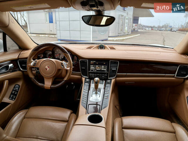 Білий Порше Panamera, об'ємом двигуна 4.8 л та пробігом 210 тис. км за 21500 $, фото 37 на Automoto.ua