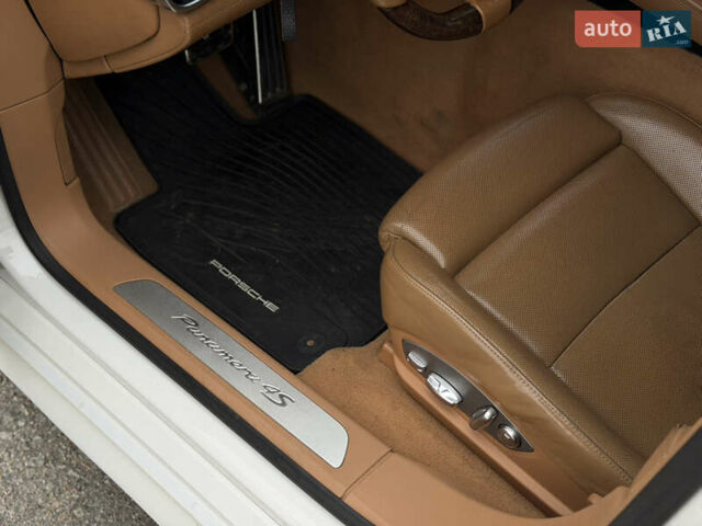 Білий Порше Panamera, об'ємом двигуна 4.8 л та пробігом 210 тис. км за 21500 $, фото 22 на Automoto.ua