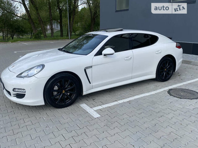 Білий Порше Panamera, об'ємом двигуна 4.81 л та пробігом 119 тис. км за 23450 $, фото 9 на Automoto.ua