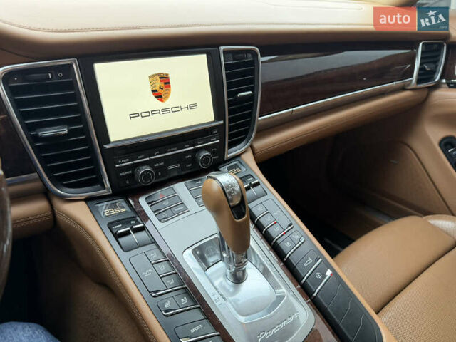 Білий Порше Panamera, об'ємом двигуна 4.8 л та пробігом 210 тис. км за 21500 $, фото 47 на Automoto.ua