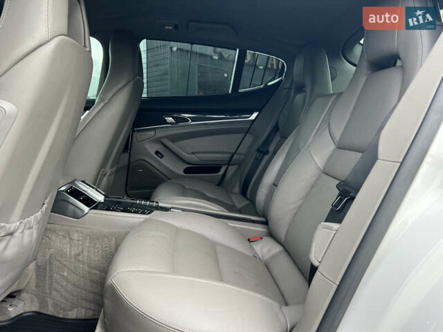 Белый Порше Панамера, объемом двигателя 4.81 л и пробегом 168 тыс. км за 21900 $, фото 6 на Automoto.ua