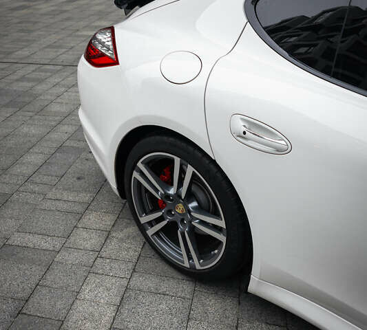 Белый Порше Панамера, объемом двигателя 4.81 л и пробегом 129 тыс. км за 26000 $, фото 2 на Automoto.ua