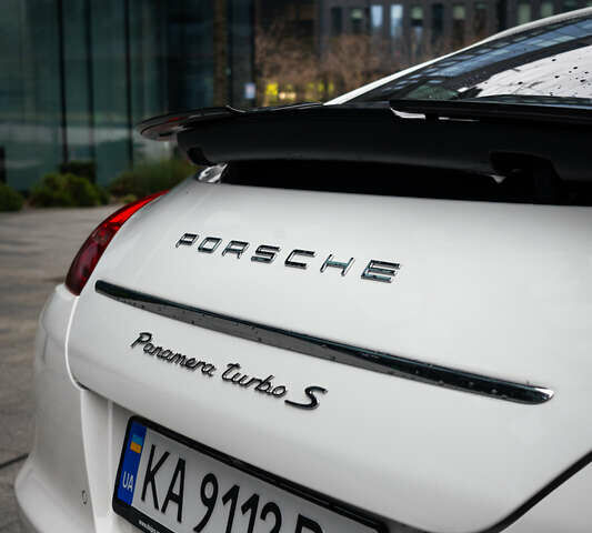 Белый Порше Панамера, объемом двигателя 4.81 л и пробегом 129 тыс. км за 26000 $, фото 4 на Automoto.ua