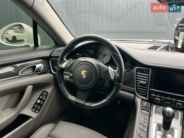 Белый Порше Панамера, объемом двигателя 4.81 л и пробегом 168 тыс. км за 21900 $, фото 11 на Automoto.ua