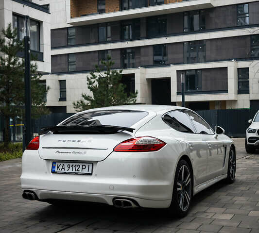 Белый Порше Панамера, объемом двигателя 4.81 л и пробегом 129 тыс. км за 26000 $, фото 30 на Automoto.ua