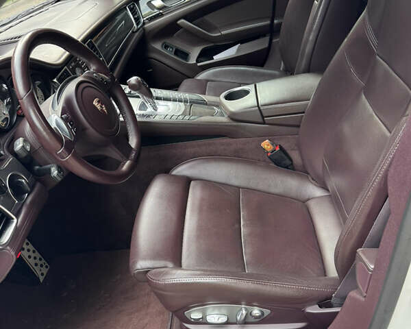 Білий Порше Panamera, об'ємом двигуна 4.81 л та пробігом 87 тис. км за 33000 $, фото 6 на Automoto.ua