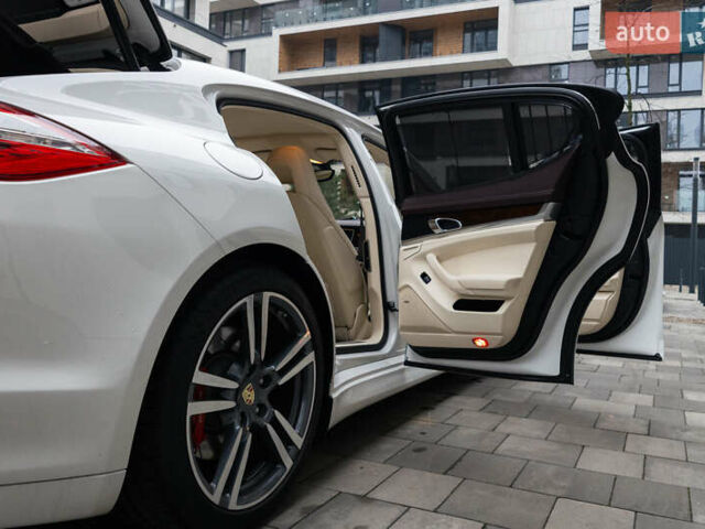 Белый Порше Панамера, объемом двигателя 4.81 л и пробегом 129 тыс. км за 26000 $, фото 32 на Automoto.ua