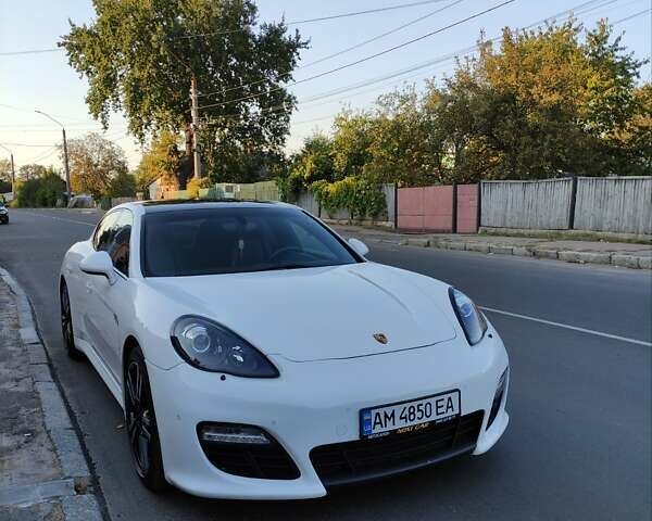 Білий Порше Panamera, об'ємом двигуна 3 л та пробігом 65 тис. км за 31800 $, фото 30 на Automoto.ua