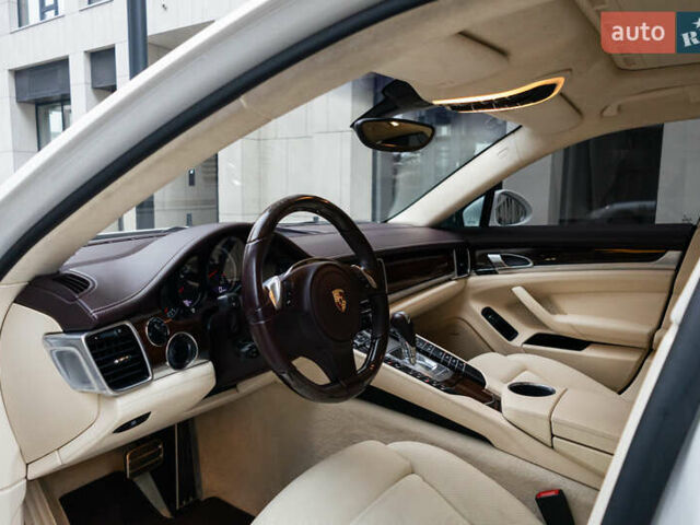 Белый Порше Панамера, объемом двигателя 4.81 л и пробегом 129 тыс. км за 26000 $, фото 59 на Automoto.ua