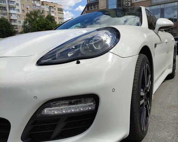 Білий Порше Panamera, об'ємом двигуна 3 л та пробігом 65 тис. км за 31800 $, фото 9 на Automoto.ua