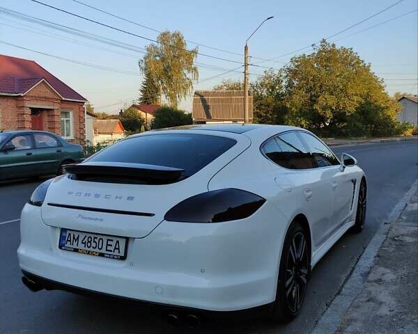 Білий Порше Panamera, об'ємом двигуна 3 л та пробігом 65 тис. км за 31800 $, фото 29 на Automoto.ua