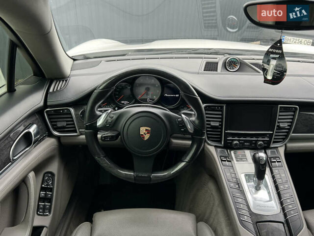 Белый Порше Панамера, объемом двигателя 4.81 л и пробегом 168 тыс. км за 21900 $, фото 8 на Automoto.ua