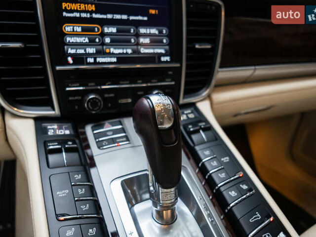 Белый Порше Панамера, объемом двигателя 4.81 л и пробегом 129 тыс. км за 26000 $, фото 57 на Automoto.ua