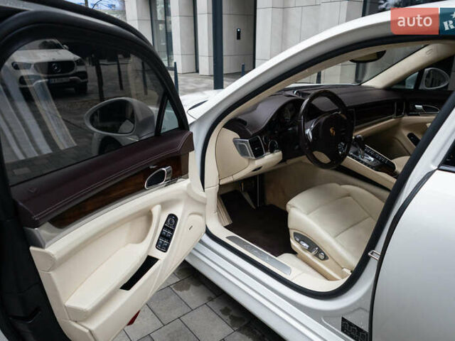 Белый Порше Панамера, объемом двигателя 4.81 л и пробегом 129 тыс. км за 26000 $, фото 46 на Automoto.ua