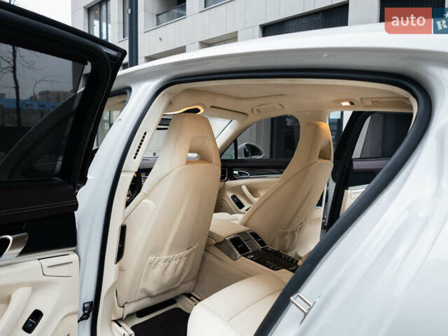 Белый Порше Панамера, объемом двигателя 4.81 л и пробегом 129 тыс. км за 26000 $, фото 54 на Automoto.ua