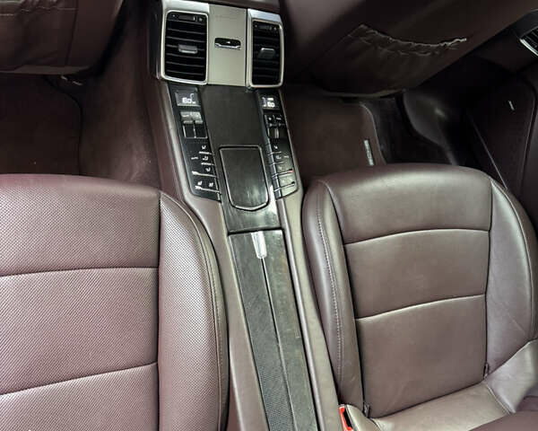 Білий Порше Panamera, об'ємом двигуна 4.81 л та пробігом 87 тис. км за 33000 $, фото 8 на Automoto.ua