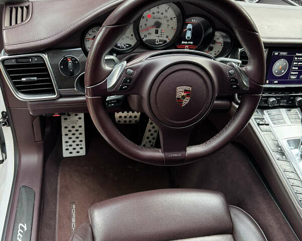 Білий Порше Panamera, об'ємом двигуна 4.81 л та пробігом 87 тис. км за 33000 $, фото 4 на Automoto.ua