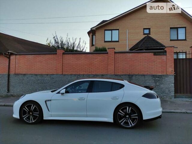 Білий Порше Panamera, об'ємом двигуна 3 л та пробігом 65 тис. км за 31800 $, фото 28 на Automoto.ua
