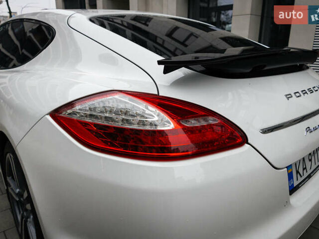 Белый Порше Панамера, объемом двигателя 4.81 л и пробегом 129 тыс. км за 26000 $, фото 24 на Automoto.ua