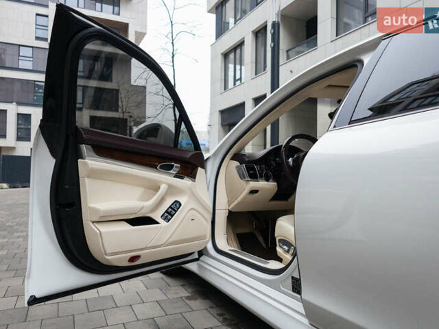 Белый Порше Панамера, объемом двигателя 4.81 л и пробегом 129 тыс. км за 26000 $, фото 43 на Automoto.ua