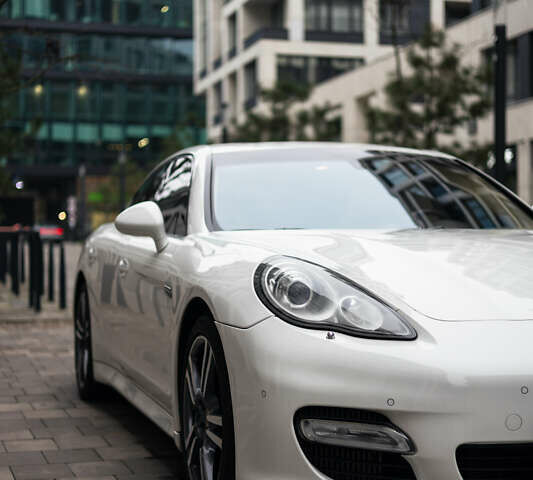 Белый Порше Панамера, объемом двигателя 4.81 л и пробегом 129 тыс. км за 26000 $, фото 69 на Automoto.ua