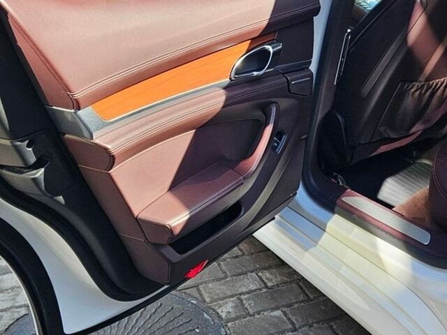 Білий Порше Panamera, об'ємом двигуна 2.97 л та пробігом 190 тис. км за 20000 $, фото 15 на Automoto.ua