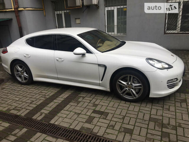 Білий Порше Panamera, об'ємом двигуна 4.8 л та пробігом 92 тис. км за 27000 $, фото 1 на Automoto.ua