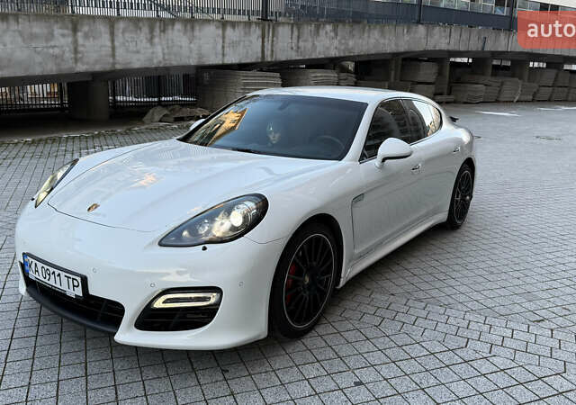 Білий Порше Panamera, об'ємом двигуна 4.81 л та пробігом 68 тис. км за 28500 $, фото 56 на Automoto.ua