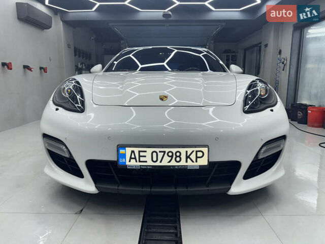 Белый Порше Панамера, объемом двигателя 4.81 л и пробегом 200 тыс. км за 24500 $, фото 2 на Automoto.ua