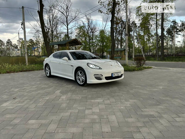 Білий Порше Panamera, об'ємом двигуна 4.81 л та пробігом 119 тис. км за 28888 $, фото 72 на Automoto.ua