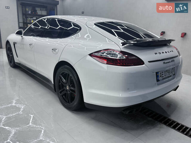 Белый Порше Панамера, объемом двигателя 4.81 л и пробегом 200 тыс. км за 24500 $, фото 5 на Automoto.ua
