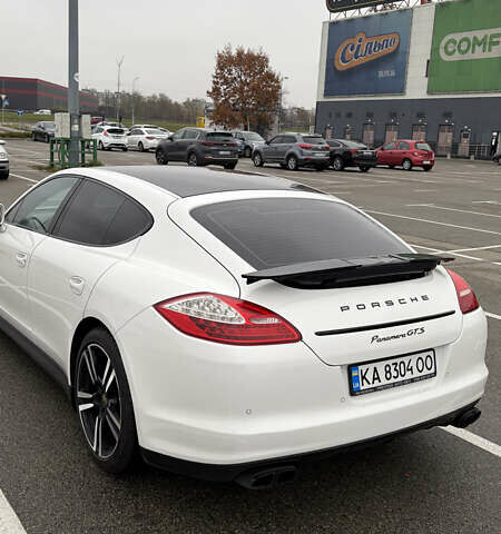 Белый Порше Панамера, объемом двигателя 4.81 л и пробегом 105 тыс. км за 25000 $, фото 5 на Automoto.ua