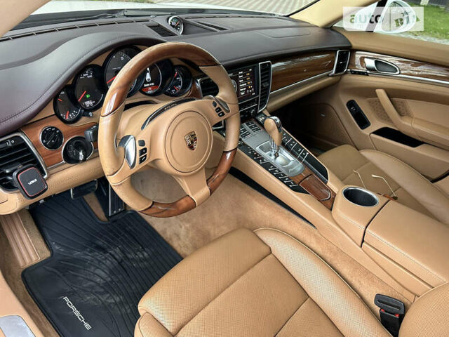 Білий Порше Panamera, об'ємом двигуна 4.81 л та пробігом 119 тис. км за 28888 $, фото 26 на Automoto.ua