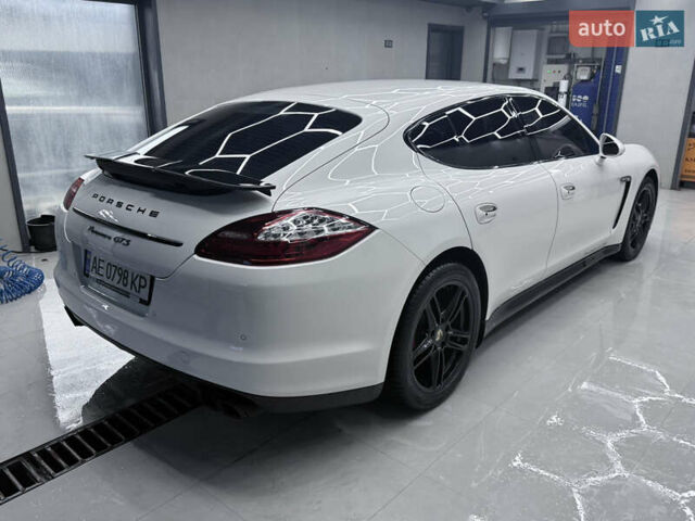 Белый Порше Панамера, объемом двигателя 4.81 л и пробегом 200 тыс. км за 24500 $, фото 4 на Automoto.ua