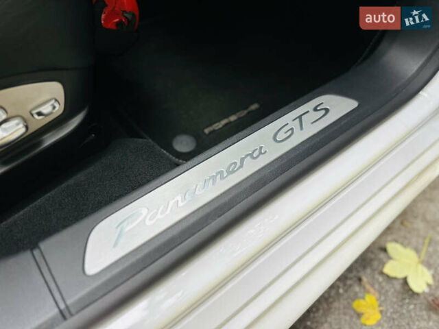 Белый Порше Панамера, объемом двигателя 4.8 л и пробегом 97 тыс. км за 22900 $, фото 42 на Automoto.ua