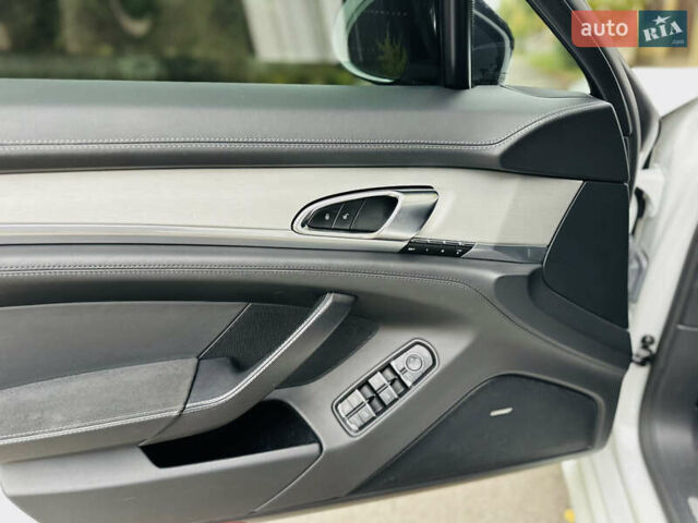 Белый Порше Панамера, объемом двигателя 4.8 л и пробегом 97 тыс. км за 22900 $, фото 22 на Automoto.ua