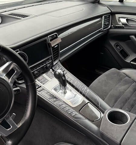 Белый Порше Панамера, объемом двигателя 4.81 л и пробегом 105 тыс. км за 25000 $, фото 7 на Automoto.ua