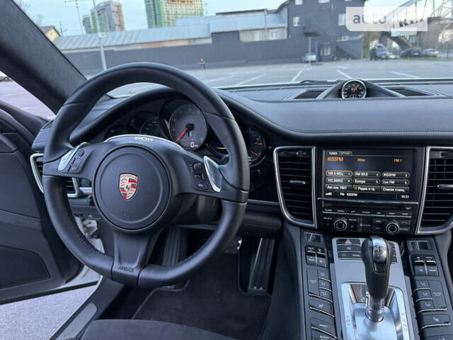 Білий Порше Panamera, об'ємом двигуна 4.81 л та пробігом 47 тис. км за 39999 $, фото 37 на Automoto.ua