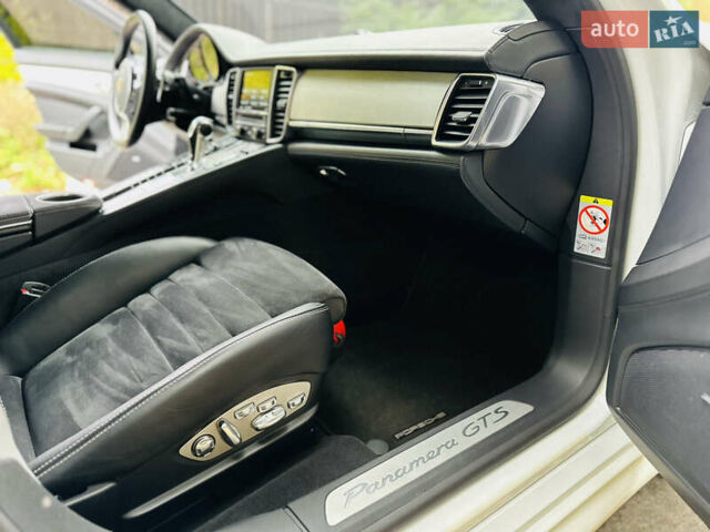 Белый Порше Панамера, объемом двигателя 4.8 л и пробегом 97 тыс. км за 22900 $, фото 41 на Automoto.ua