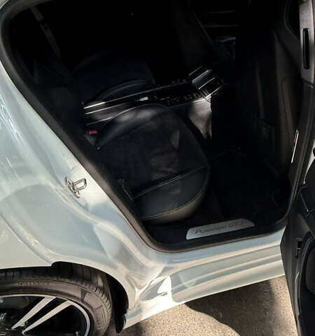 Білий Порше Panamera, об'ємом двигуна 4.81 л та пробігом 68 тис. км за 28500 $, фото 33 на Automoto.ua