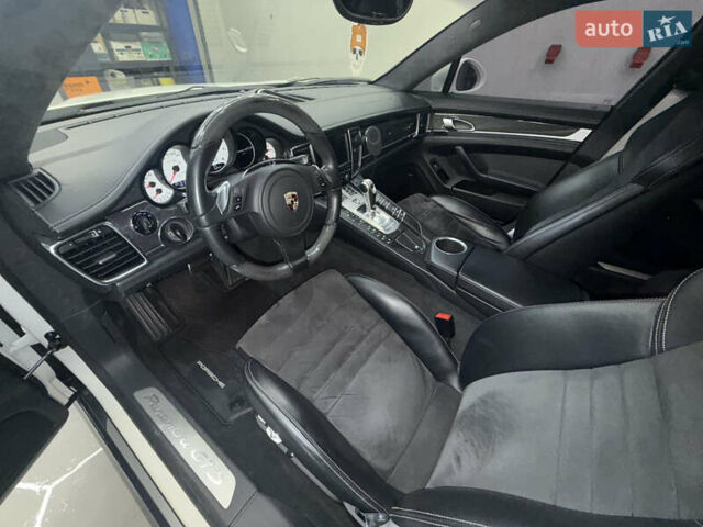 Белый Порше Панамера, объемом двигателя 4.81 л и пробегом 200 тыс. км за 24500 $, фото 13 на Automoto.ua